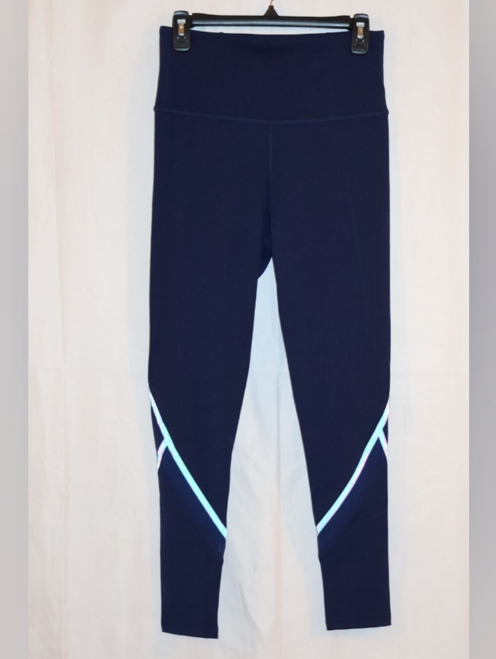 Body Glove Dark Navy Blue Body-Contouring Leggings.